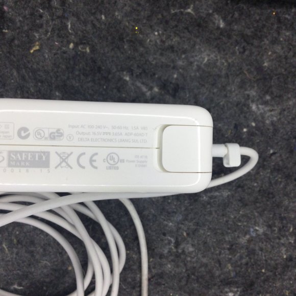Original Apple 60W Magsafe Power Adapter - Picture 2 of 3
